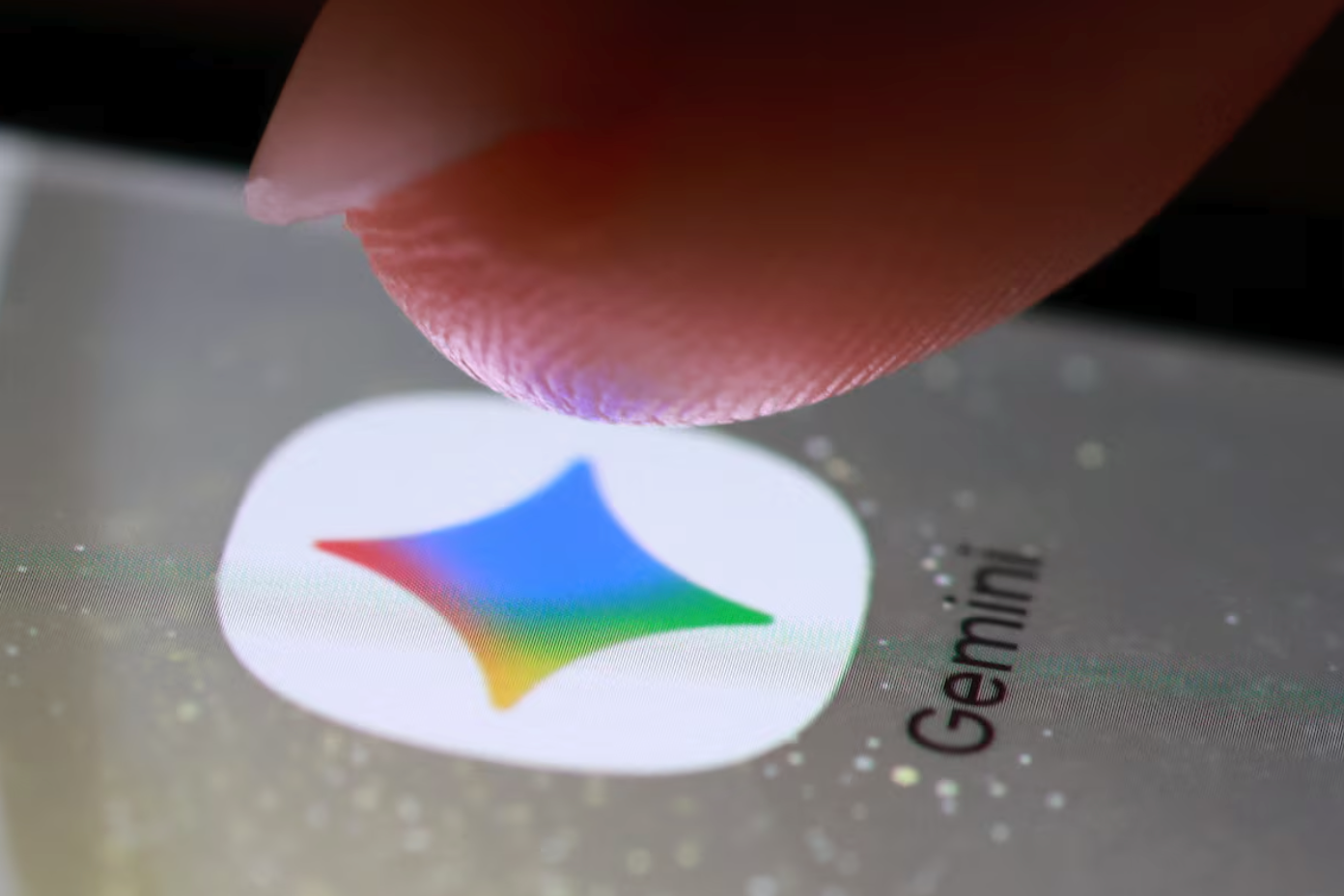 击败OpenAI、让马斯克不满 路透：谷歌拿下苹果AI大单赢得重大胜利